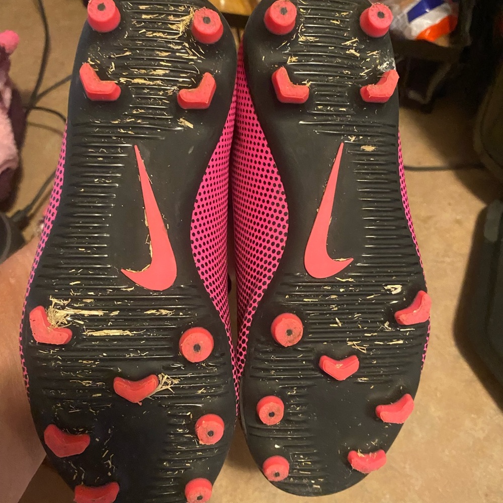 Nike cleats - Picture 3 of 3